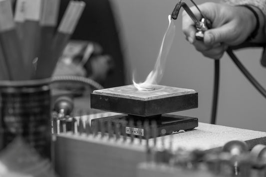 Aus Alt wird Neu: Warum Ihr Familiengold die nachhaltigste Art ist, Schmuck zu tragen